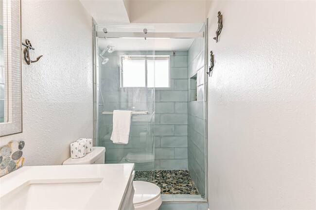 Building Photo - 17615 Termini-San Luis Pass Rd