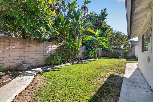 Building Photo - Sought After Mesa Verde Home