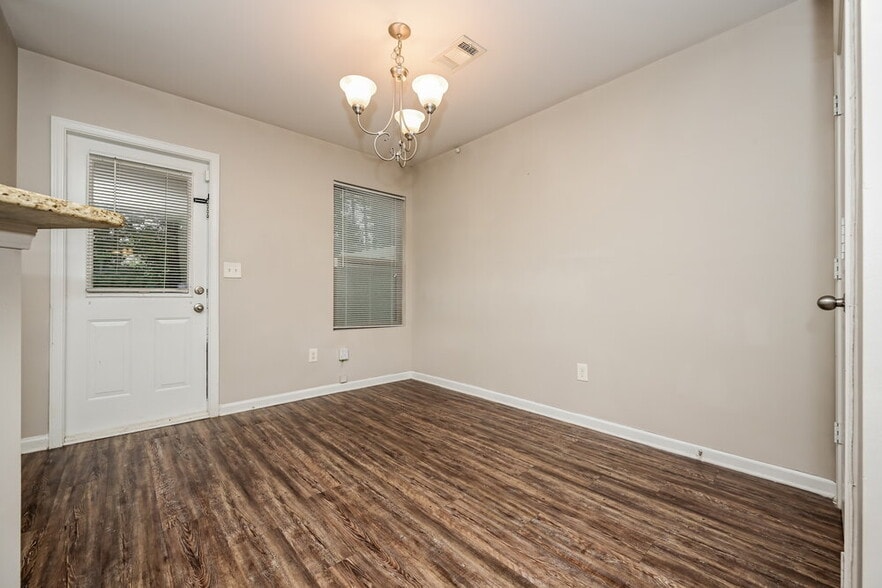 Building Photo - 2825 Marlin Dr