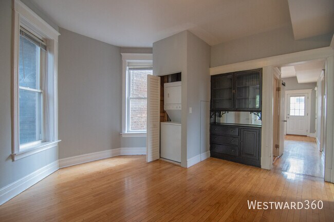 Building Photo - 2844 N Whipple St