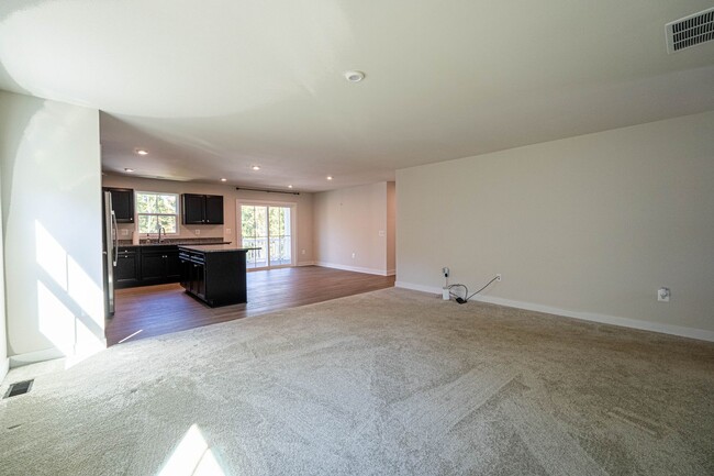 Building Photo - Village Oaks 3Bedroomand2Bath Rental