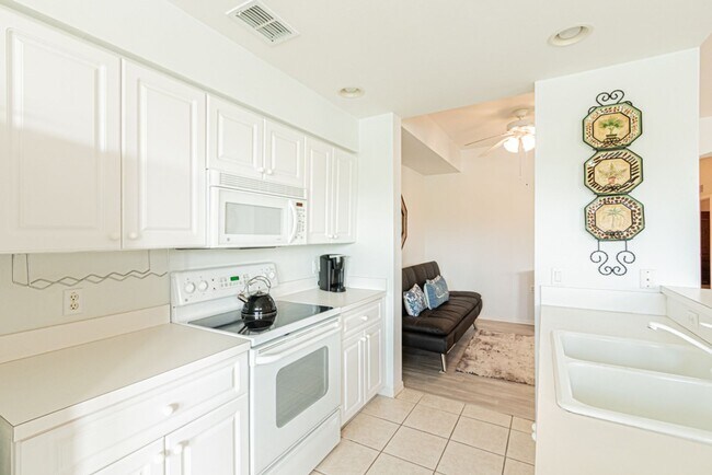 Building Photo - Seasonal Condo Rental At Golf & Country Club