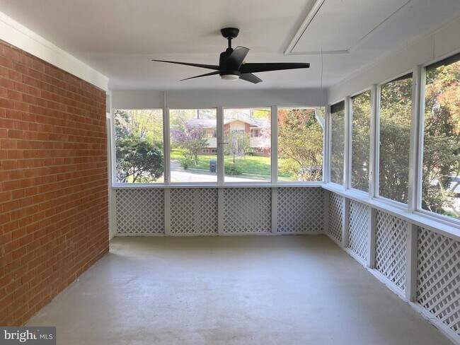 Building Photo - 5617 Eastbourne Dr