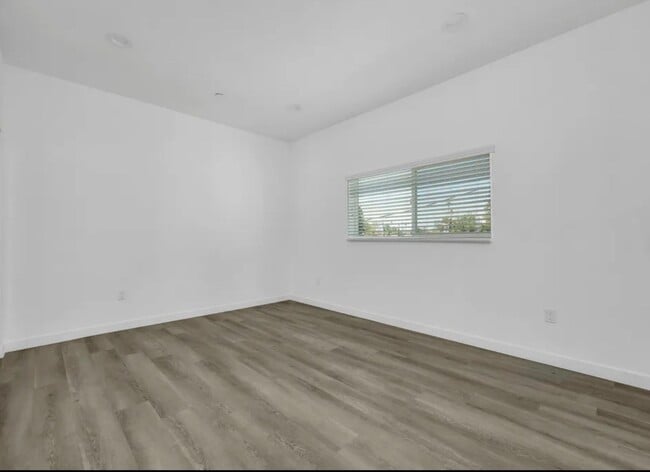 Building Photo - 1885 W 20th St