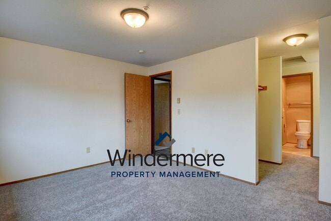 Building Photo - 1235 SE 4th Ave