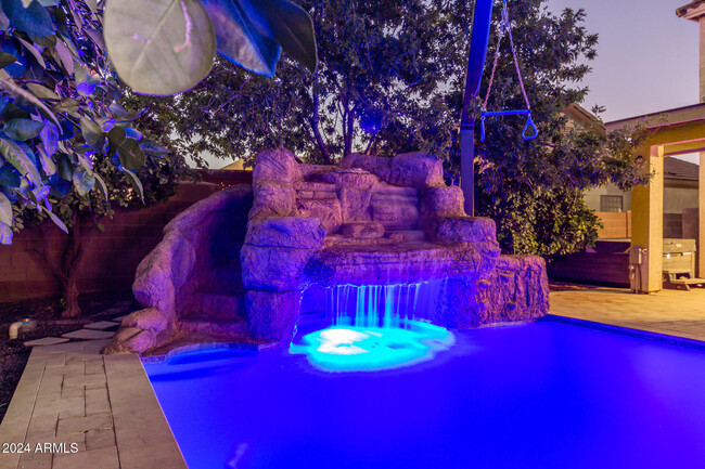 Building Photo - 20475 E Palomino Dr