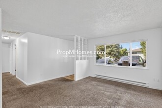 Building Photo - Three Bedroom Home in NE!