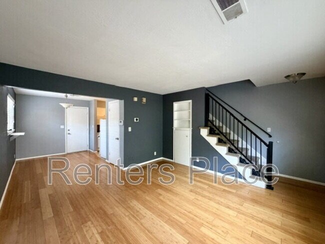Building Photo - 2418 E 59th Ct