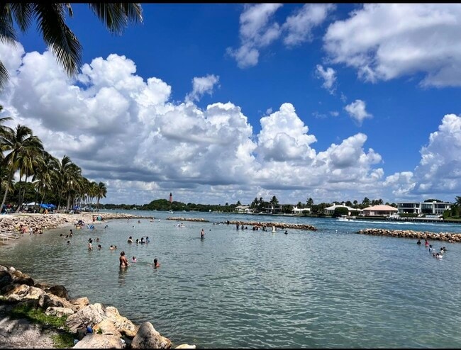 Building Photo - 150 Pineview Rd