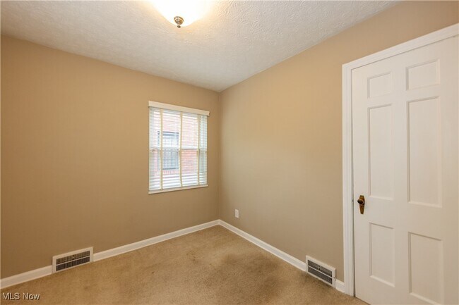 Building Photo - 3702 Glencairn Rd