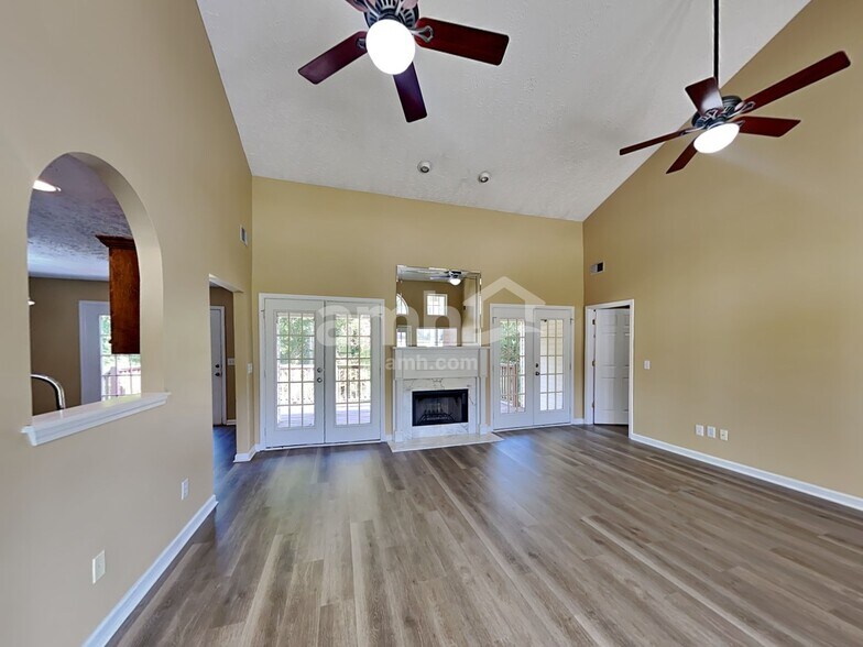 Building Photo - 544 Windy Rd