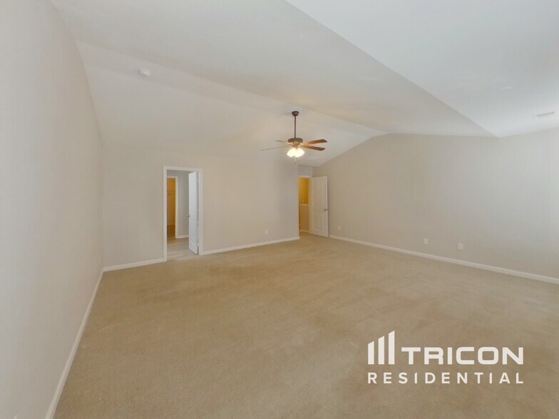 Building Photo - 750 Chariot Way