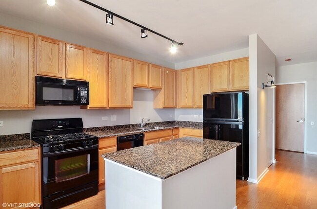 Building Photo - 210 S Desplaines St