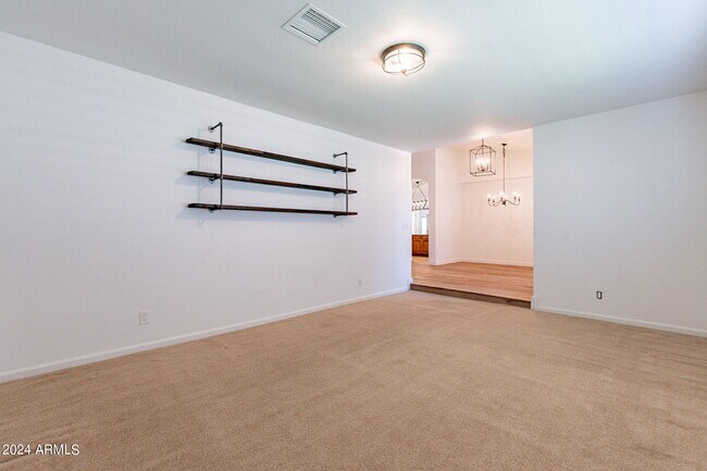 Building Photo - 1449 W Antiqua Dr