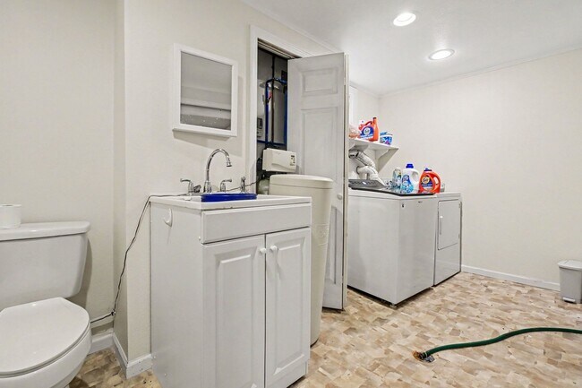 Building Photo - 302 Prospect Dr