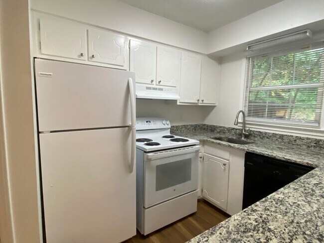 Building Photo - 1128 Nottingham Circle