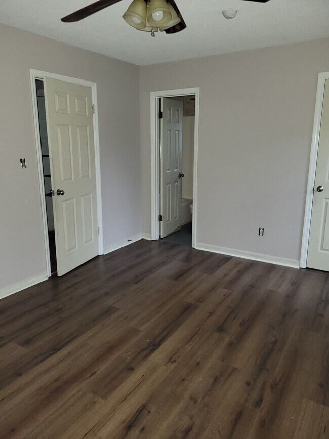 Master Bedroom - 522 Sunrise Ct