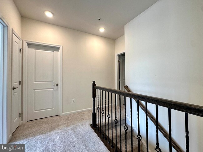 Building Photo - 13727 Endeavour Dr