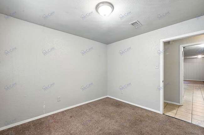 Building Photo - 425 Highcrest Dr