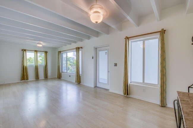 Building Photo - 1520 Lake Ave