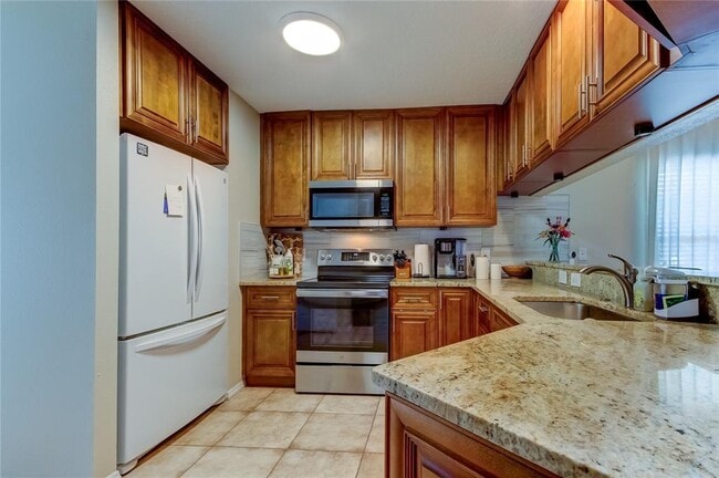 Building Photo - 7214 S De Soto St