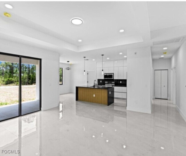 Building Photo - 1105 Jaguar Blvd