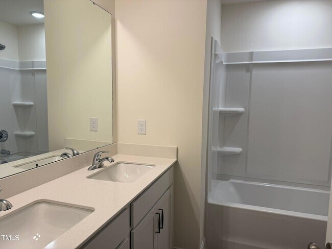 Building Photo - 48 Hyacinth Ln