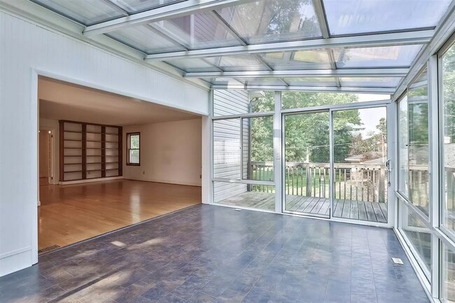 Building Photo - 476 Compton Rd