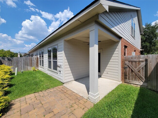 Building Photo - 5311 Timber Ct Hollow