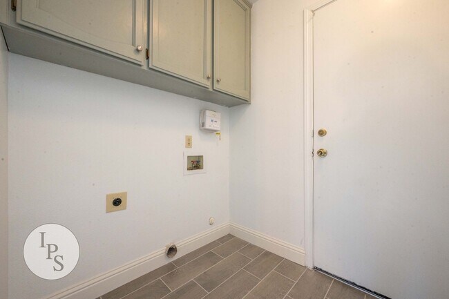 Building Photo - North Fresno Home in CUSD, 3BR/2BA, Beautiful Updates - Lots of Amenities!