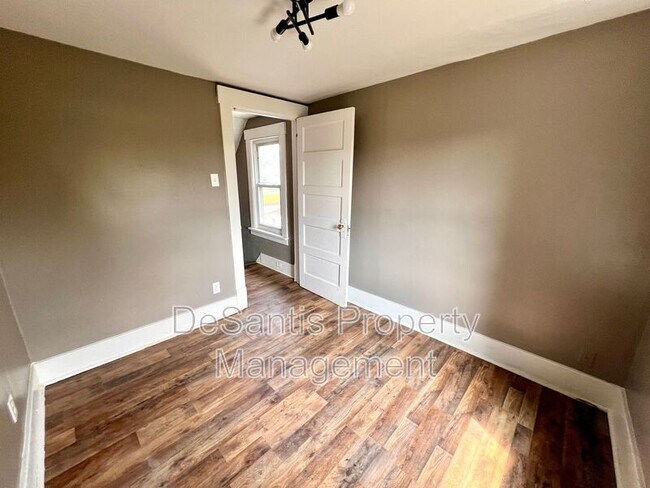 Building Photo - 4535 4th Ave