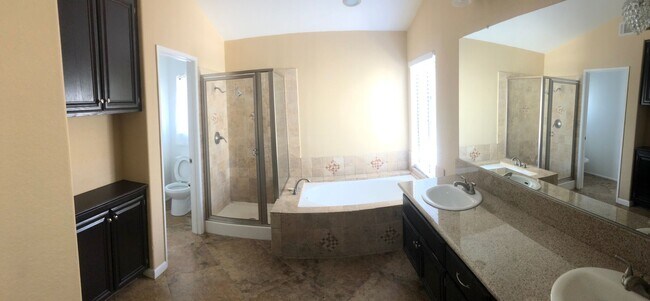 Building Photo - Beautiful 4 bedroom - 3 bathroom home in Corona