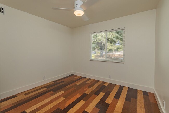 Building Photo - 1162 Camille Dr