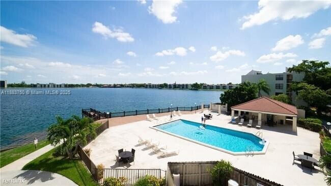 Building Photo - 118 Lake Emerald Dr