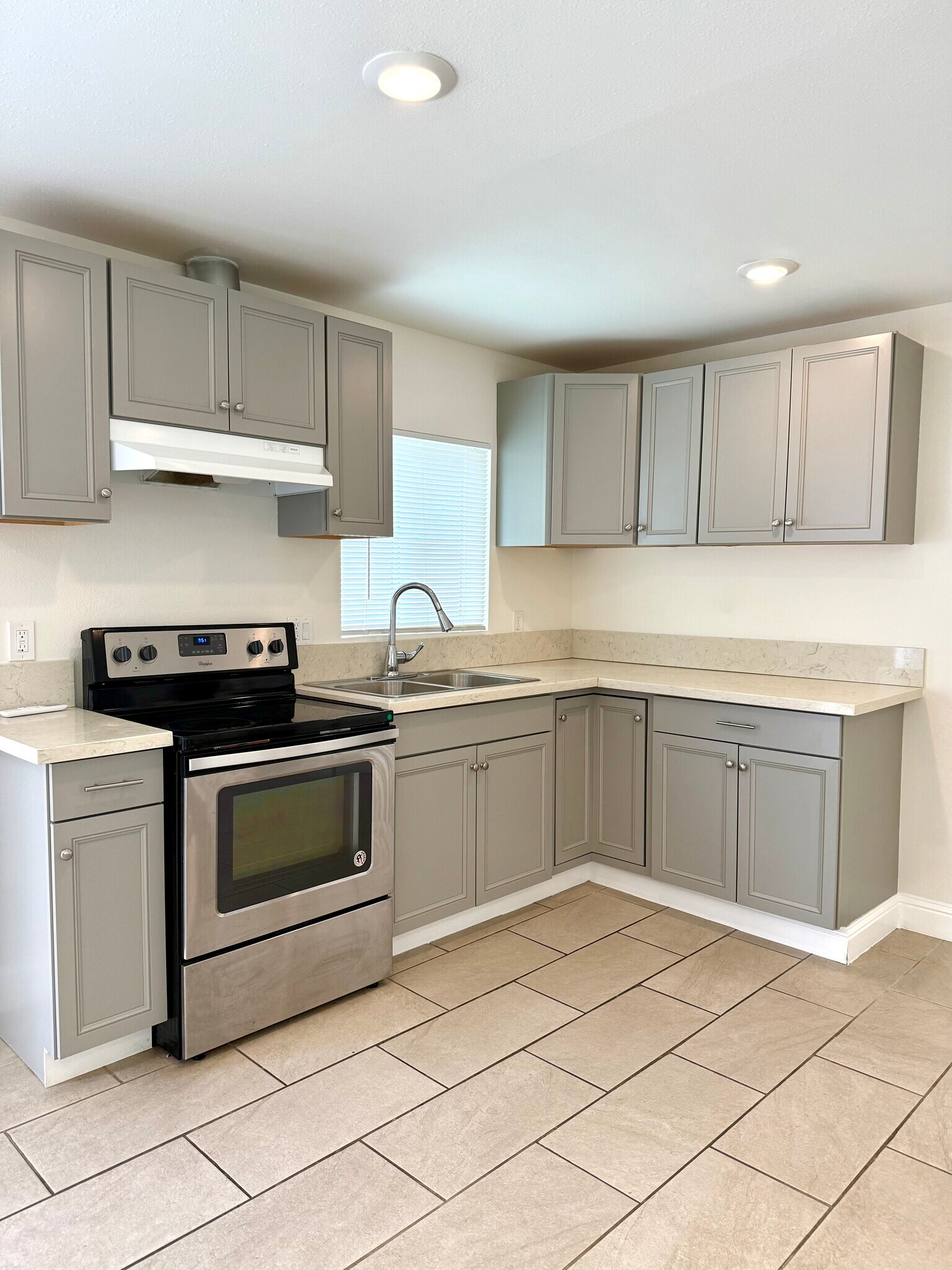 Building Photo - 6515 White Oak Ave