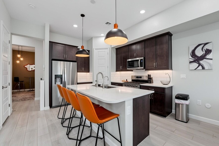 Building Photo - 5036 E Campo Bello Dr