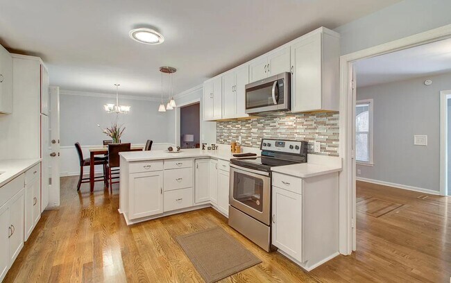 Building Photo - 403 Fairington Dr