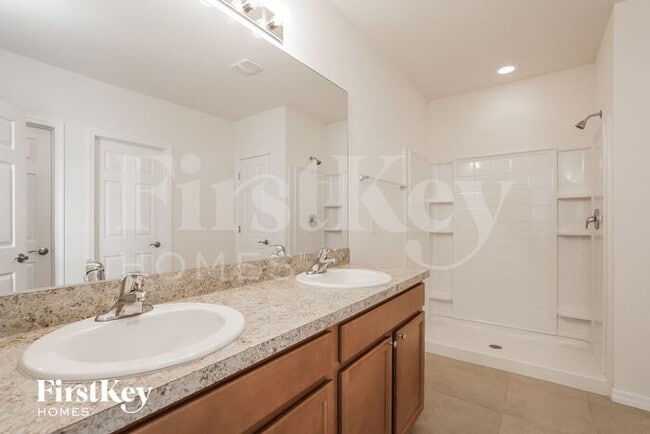 Building Photo - 2617 SW 9th Pl