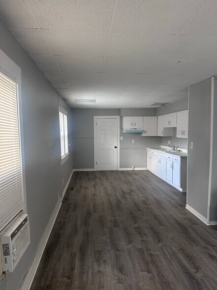 Building Photo - 980 Barney Ave