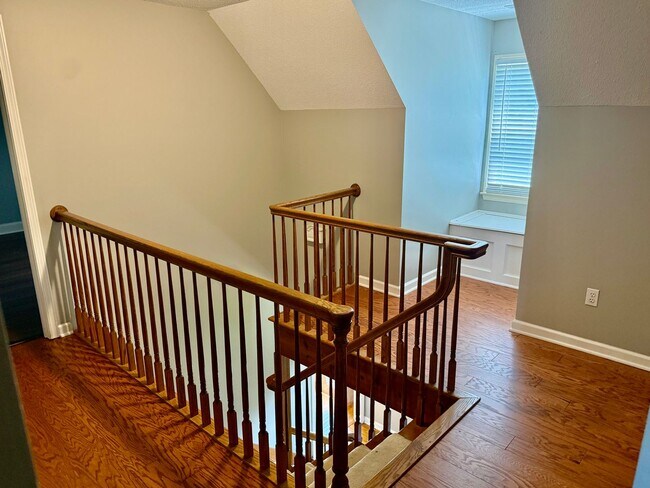 Building Photo - 3053 Woodale Cir