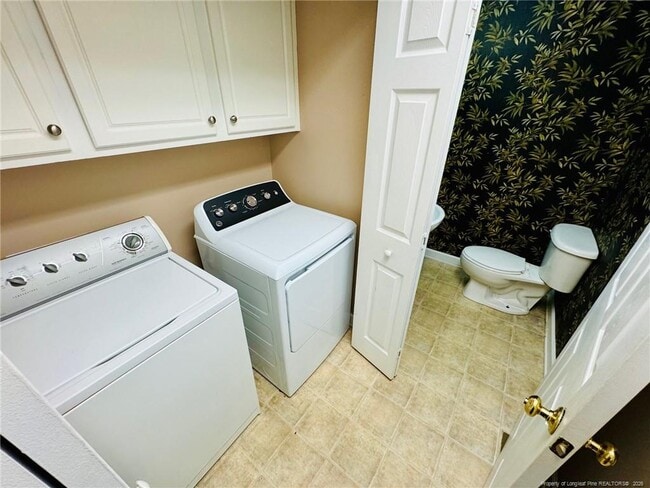 Building Photo - 616 Amberdale W Cir