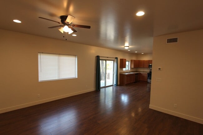 Building Photo - $500 OFF THE FIRST MONTHS RENT! Home in Mo...
