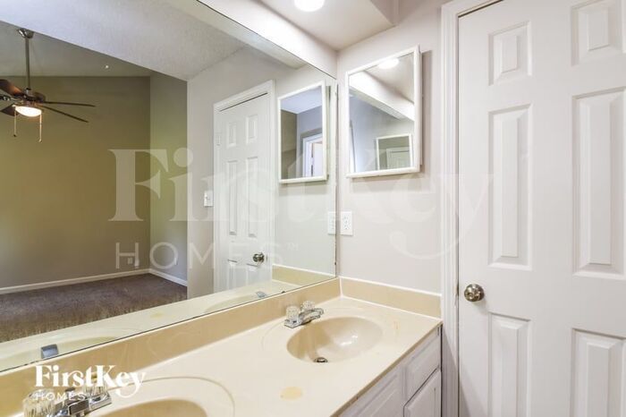 Building Photo - 5961 Wedgewood Cove