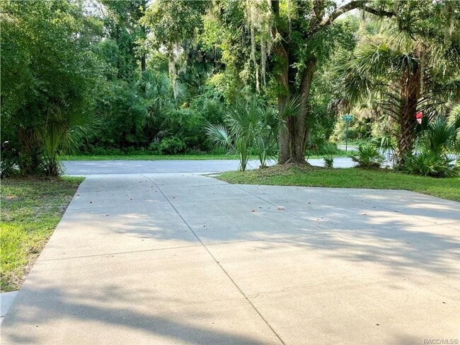Building Photo - Crystal Manor 2 bedroom, 2 bath, 1 car garage home!