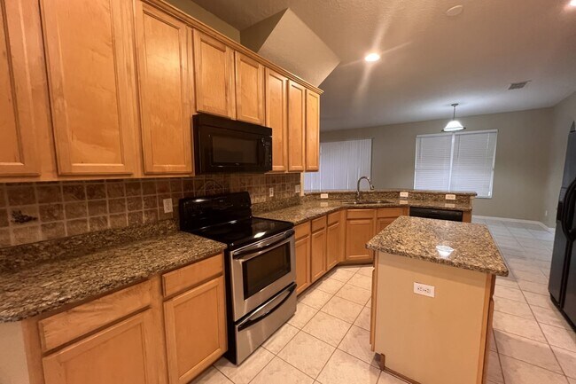 Building Photo - 950 Longwood Club Pl