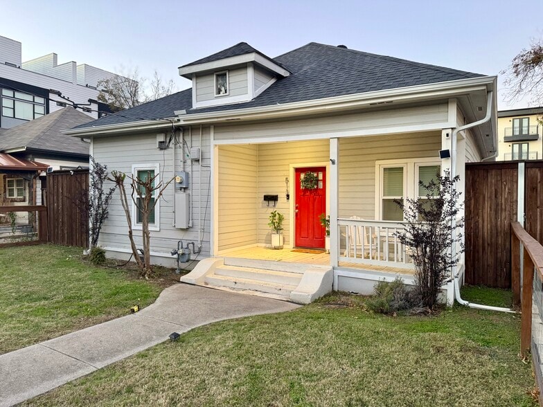 Building Photo - 513 Melba St