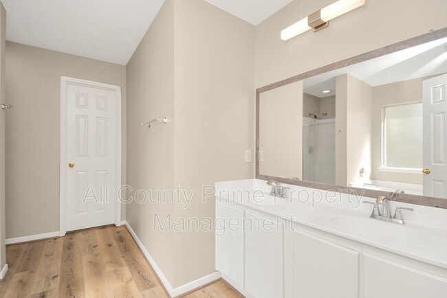 Building Photo - 21910 Willow Shade Ln