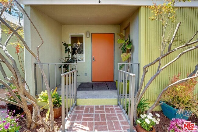 Building Photo - 2755 Carmar Dr