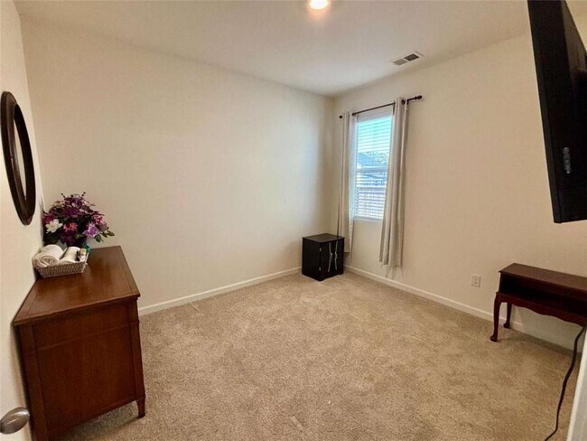 Building Photo - 95 Condor Ct