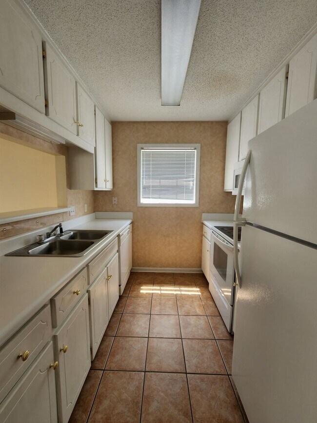 Building Photo - 143 S Spring View Dr